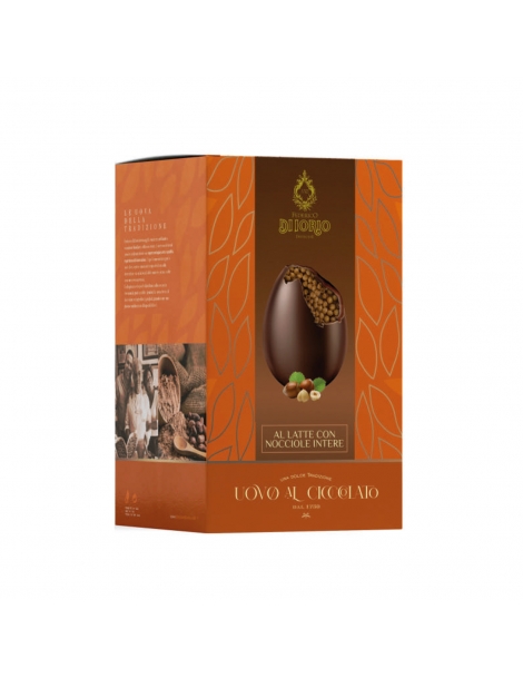 Uova di cioccolato al latte con nocciole intere