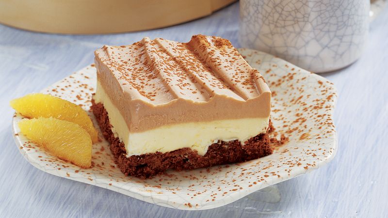 Quadrotti tiramisù con sciroppo al cioccolato